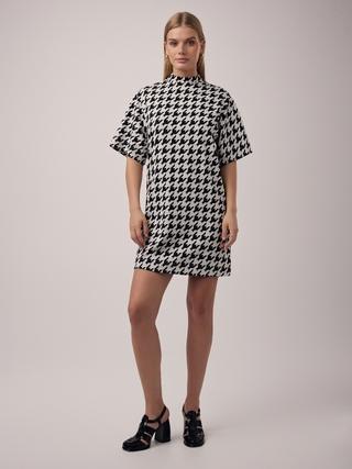 CONTE LPL 2802  Платье прямого кроя из жаккардового полотна «в гусиную лапку»