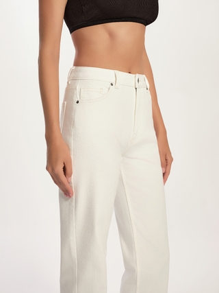 CONTE CON-769 Джинсы straight молочного цвета с необработанным краем