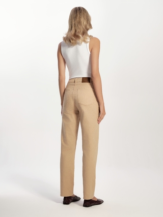 CONTE CON-767 Джинсы straight песочного цвета c геометрическими карманами