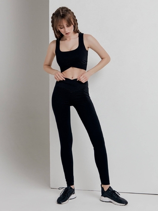 CONTE LTD 1725 Укороченный спортивный топ из хлопка с фигурным низом