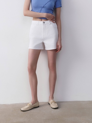 CONTE CON-660 Белые джинсовые шорты разрезами