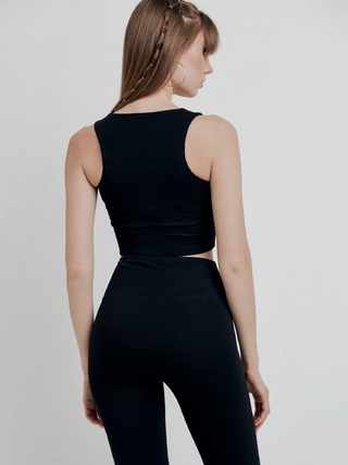 CONTE LTD 1725 Укороченный спортивный топ из хлопка с фигурным низом