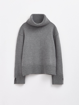 CONTE LDK 223 Джемпер с воротником-стойкой и разрезами по рукавам