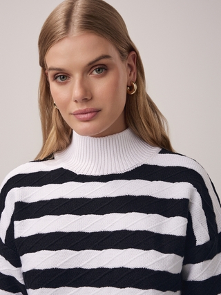CONTE Укороченный свитер объемного силуэта в полоску LDK 2399