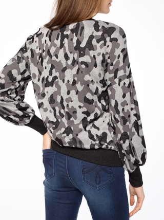 CONTE LD 839 Ультрамодный джемпер с принтом "камуфляж" и мерцающим блеском