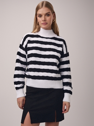 CONTE Укороченный свитер объемного силуэта в полоску LDK 2399