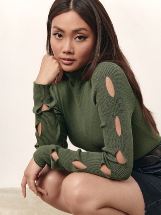 CONTE LDK 282 Джемпер с переплетением ластиком и вырезами по рукавам