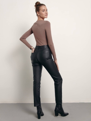 CONTE CON-384 Джинсы straight leg c высокой посадкой и напылением «под кожу»