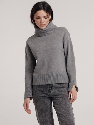 CONTE LDK 223 Джемпер с воротником-стойкой и разрезами по рукавам