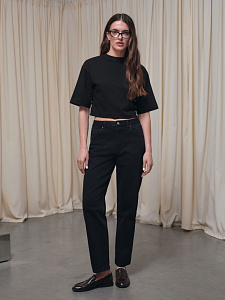 CONTE CON-844 Чёрные джинсы relaxed mom с декоративной отстрочкой на задних карманах